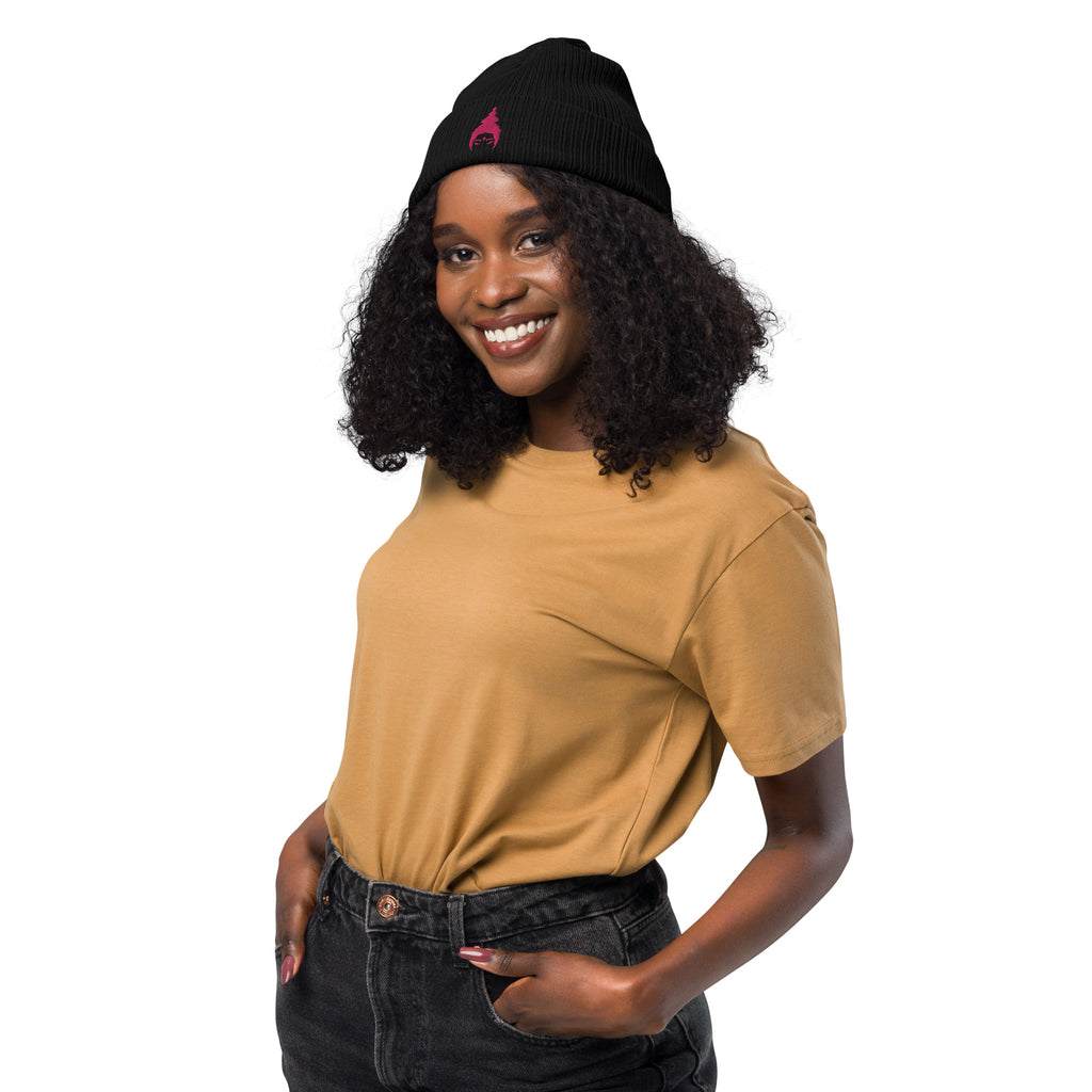 „MOKSHAMAMA‘S BIOBEANIE“ gerippte Mütze aus Bio-Baumwolle, Pink bestickt